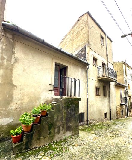 Image No.32-5 Bed Townhouse for sale