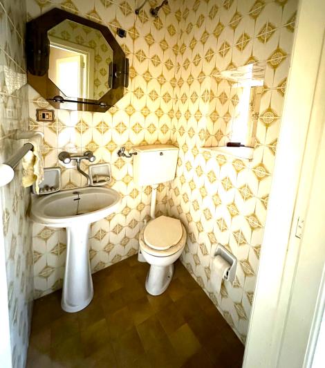 Image No.15-5 Bed Townhouse for sale