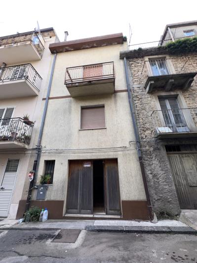 Image No.36-Maison de ville de 3 chambres à vendre à Montalbano Elicona