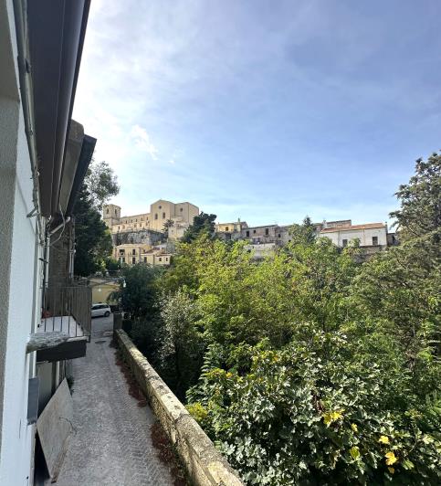 Image No.6-2 Bed Townhouse for sale