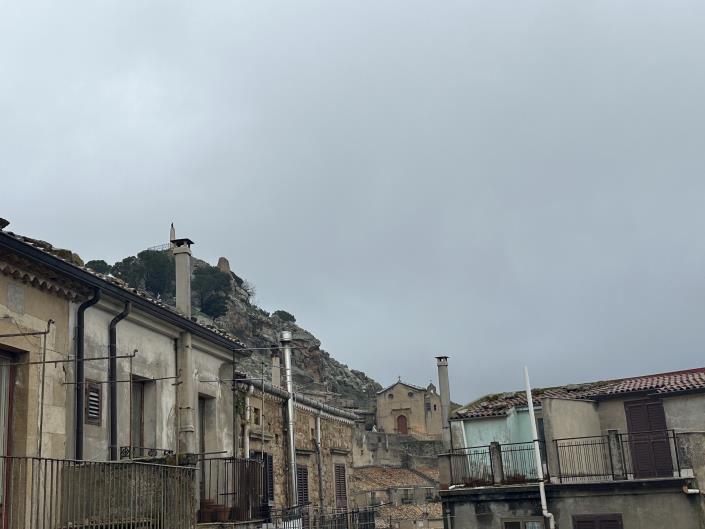 Image No.15-2 Bed Townhouse for sale