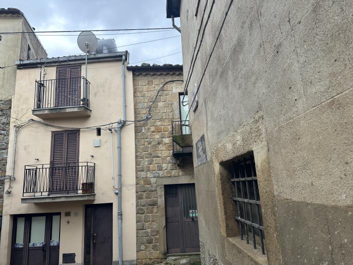 Image No.23-2 Bed Townhouse for sale