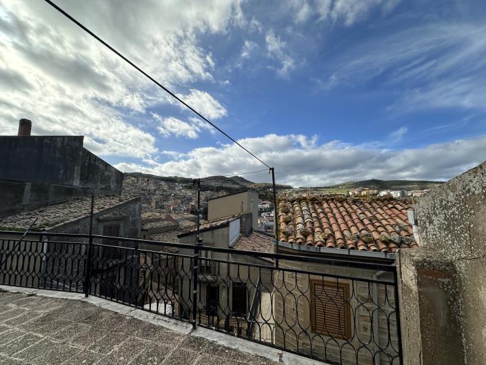 Image No.5-2 Bed Townhouse for sale