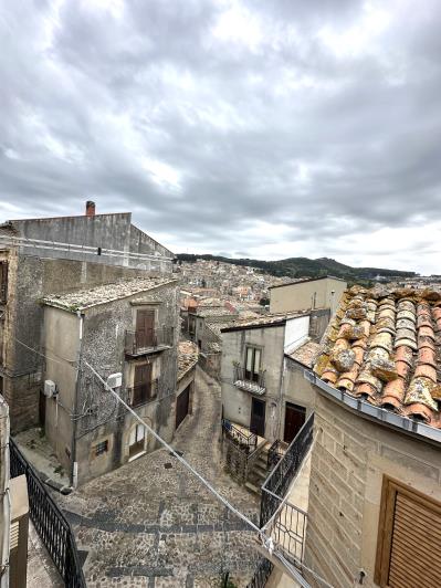 Image No.10-2 Bed Townhouse for sale