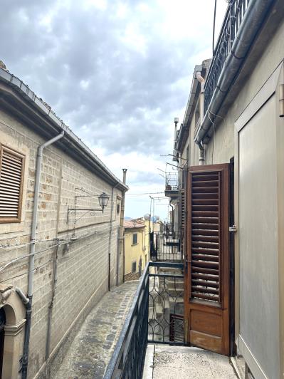 Image No.25-2 Bed Townhouse for sale