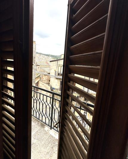 Image No.26-2 Bed Townhouse for sale