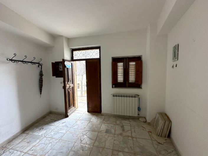 Image No.35-2 Bed Townhouse for sale