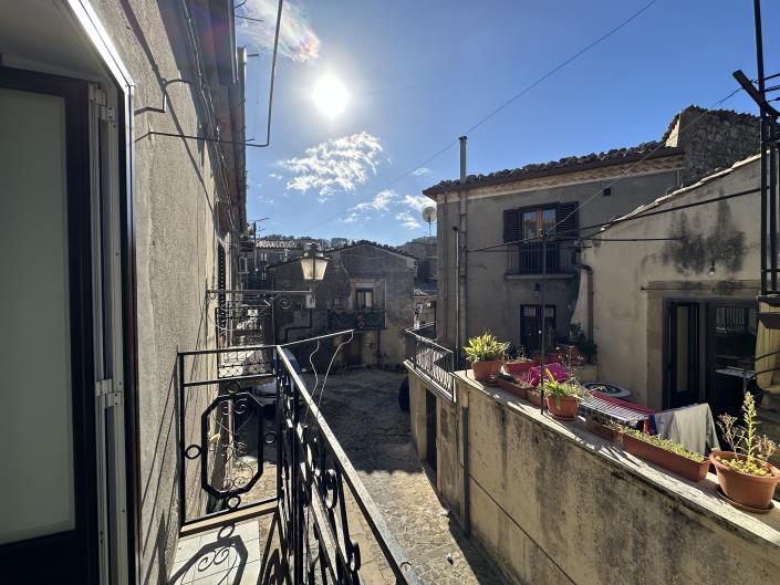 Image No.3-2 Bed Semi-Detached for sale