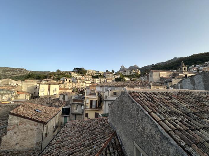 Image No.5-Maison de ville de 4 chambres à vendre à Novara di Sicilia