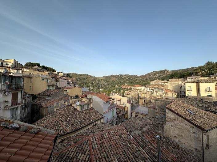 Image No.8-Maison de ville de 4 chambres à vendre à Novara di Sicilia