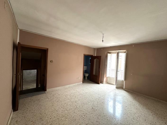 Image No.5-2 Bed Townhouse for sale