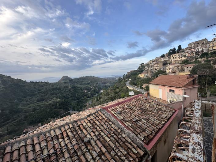 Image No.17-2 Bed Townhouse for sale