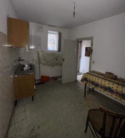 Image No.20-2 Bed Townhouse for sale