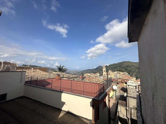 Image No.9-2 Bed Semi-Detached for sale