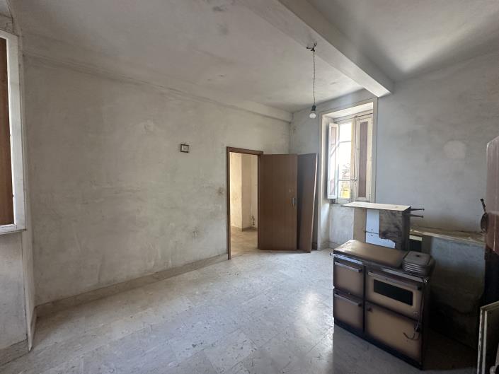 Image No.15-2 Bed Semi-Detached for sale