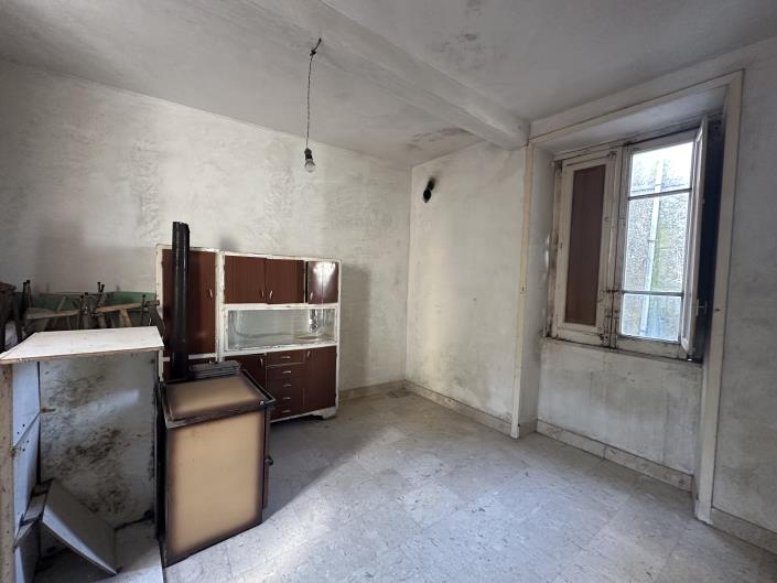 Image No.16-2 Bed Semi-Detached for sale