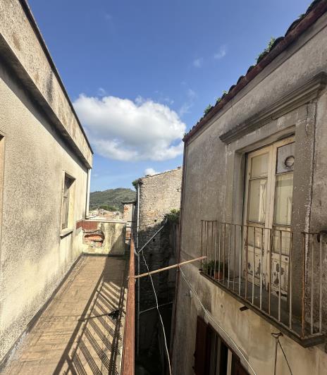 Image No.20-2 Bed Semi-Detached for sale