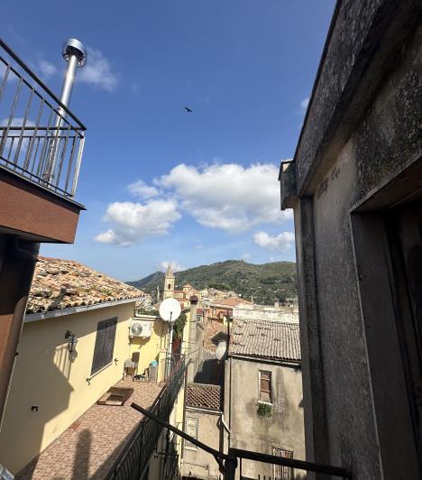 Image No.23-2 Bed Semi-Detached for sale