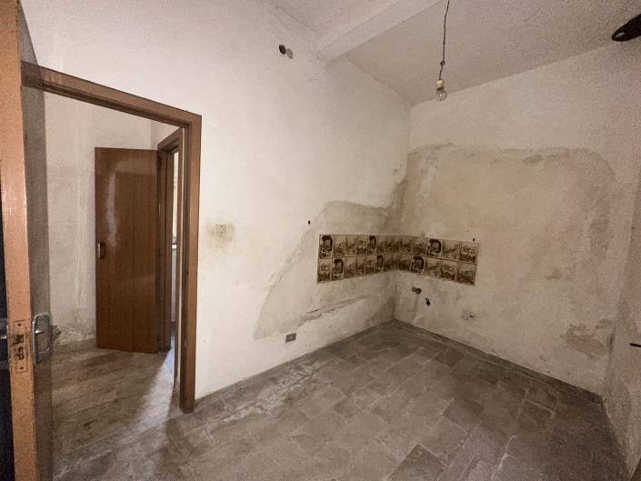 Image No.25-2 Bed Semi-Detached for sale