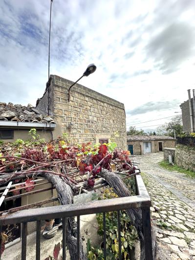 Image No.14-2 Bed Semi-Detached for sale