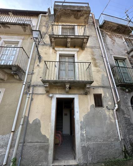 Image No.3-Maison de ville de 2 chambres à vendre à Novara di Sicilia