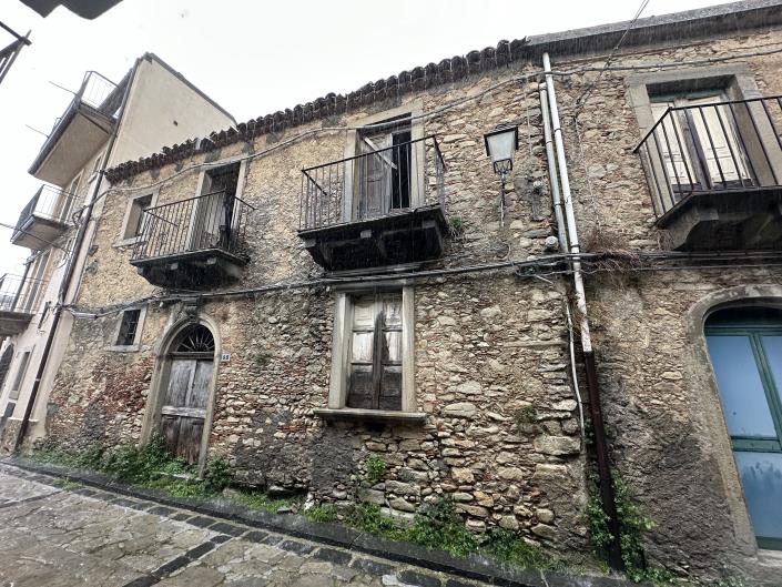 Image No.2-Propriété à vendre à Montalbano Elicona