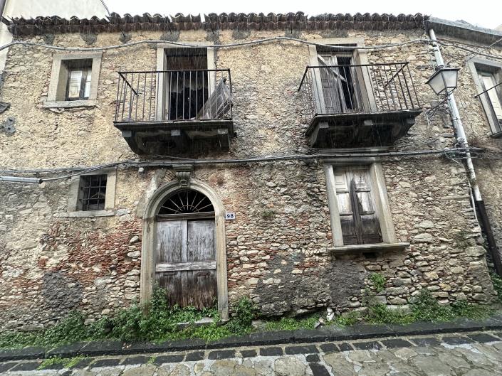 Image No.5-Propriété à vendre à Montalbano Elicona