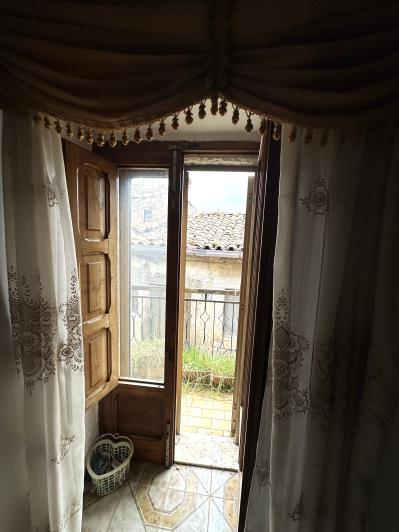 Image No.20-2 Bed Semi-Detached for sale