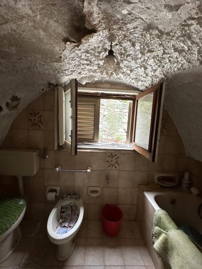 Image No.24-2 Bed Semi-Detached for sale