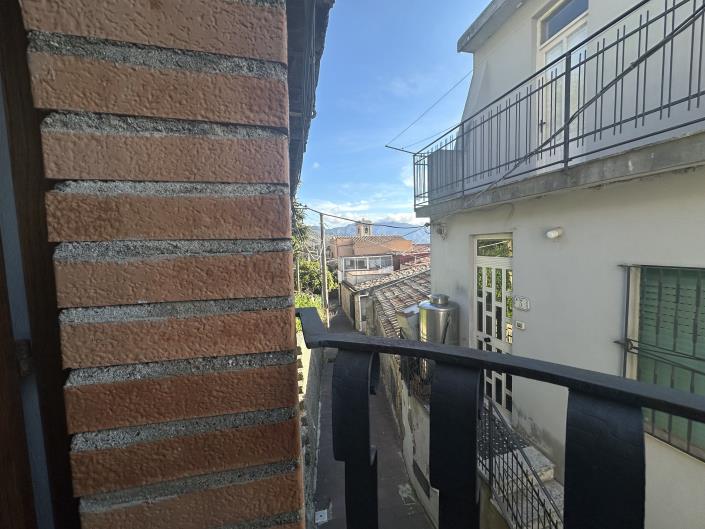 Image No.26-1 Bed Semi-Detached for sale