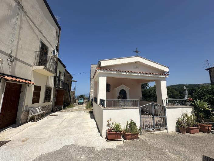 Image No.12-1 Bed Semi-Detached for sale