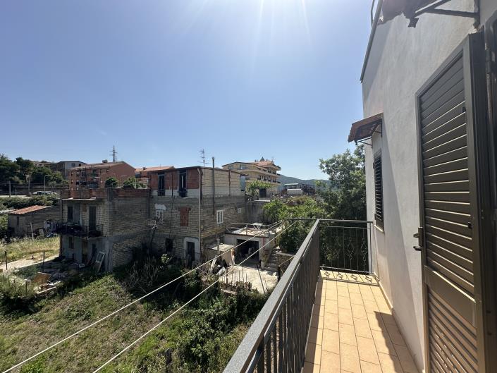 Image No.37-1 Bed Semi-Detached for sale