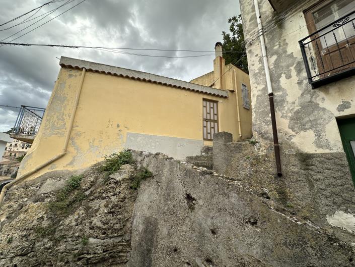 Image No.38-4 Bed Semi-Detached for sale