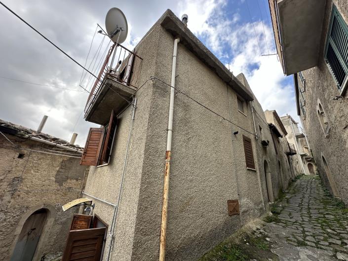 Image No.28-3 Bed Semi-Detached for sale