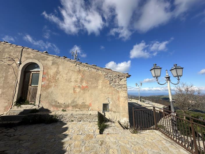 Image No.25-2 Bed Semi-Detached for sale