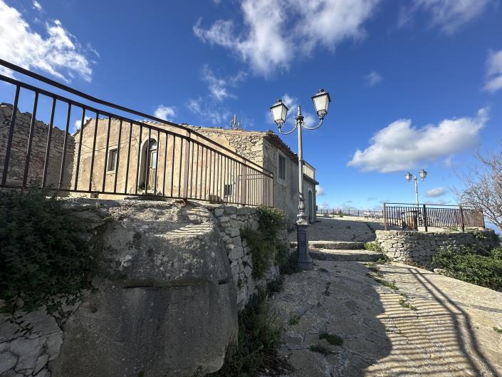 Image No.27-2 Bed Semi-Detached for sale