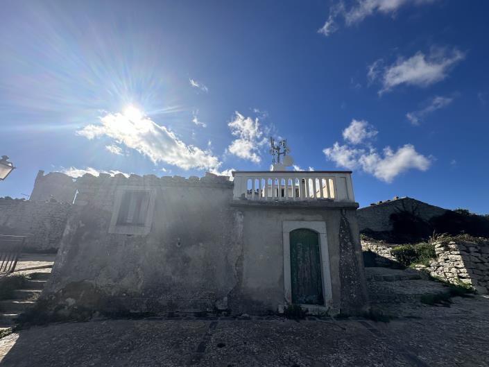 Image No.5-2 Bed Semi-Detached for sale