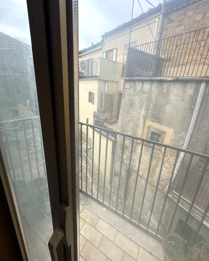 Image No.19-2 Bed Semi-Detached for sale