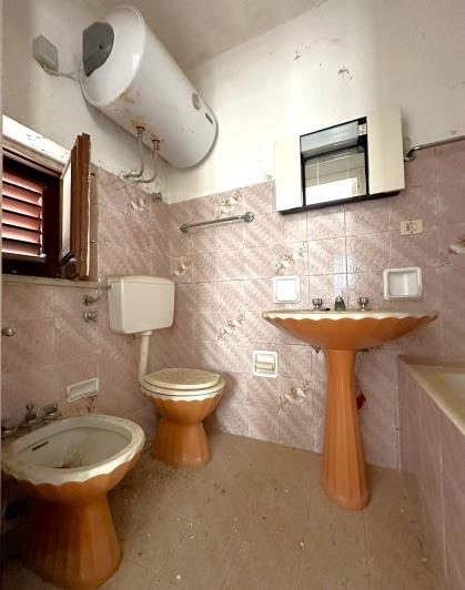 Image No.9-2 Bed Semi-Detached for sale