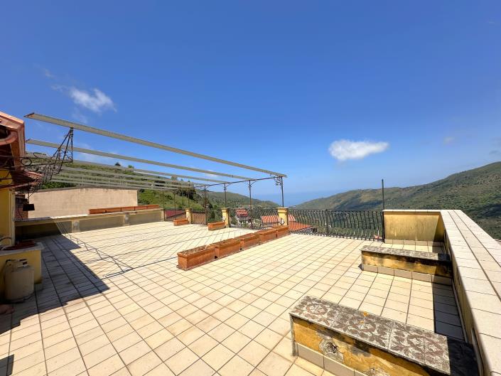 Image No.4-5 Bed Restaurant for sale