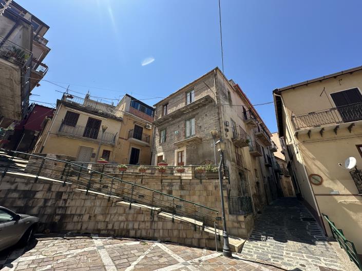 Image No.12-5 Bed Restaurant for sale