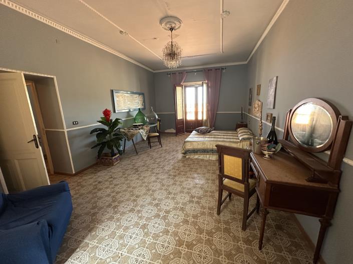 Image No.30-5 Bed Restaurant for sale