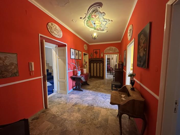 Image No.29-5 Bed Restaurant for sale