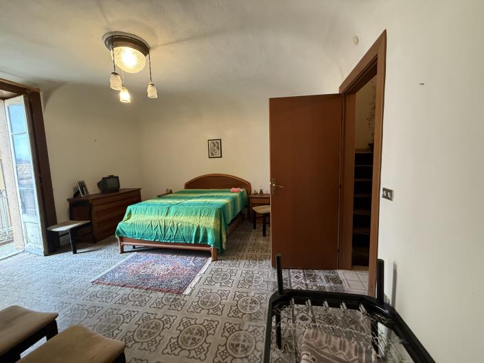 Image No.37-2 Bed Townhouse for sale