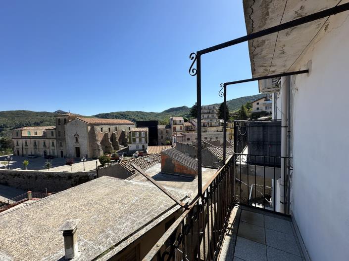 Image No.9-2 Bed Townhouse for sale