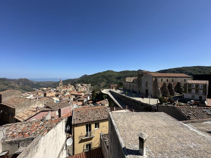 Image No.41-2 Bed Townhouse for sale