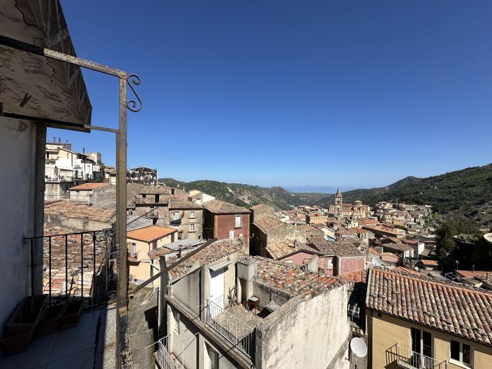 Image No.10-2 Bed Townhouse for sale