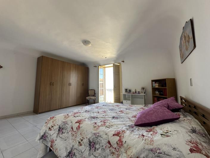 Image No.25-2 Bed Townhouse for sale