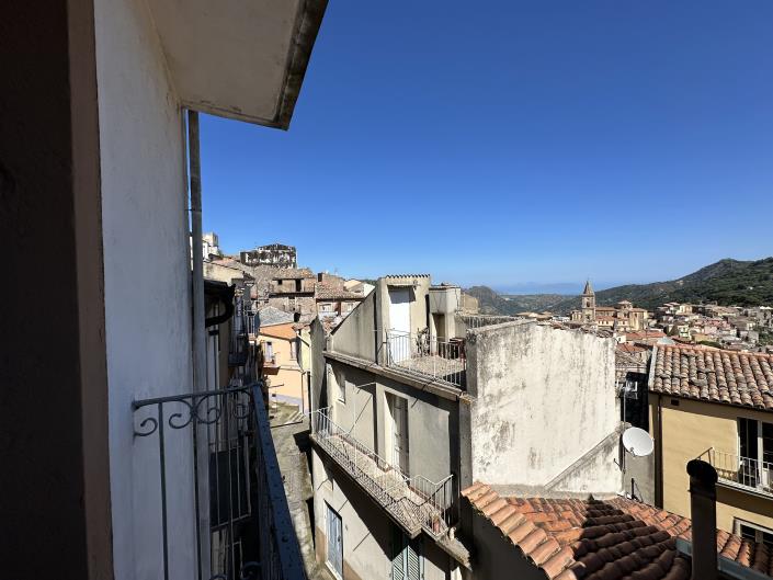 Image No.47-2 Bed Townhouse for sale