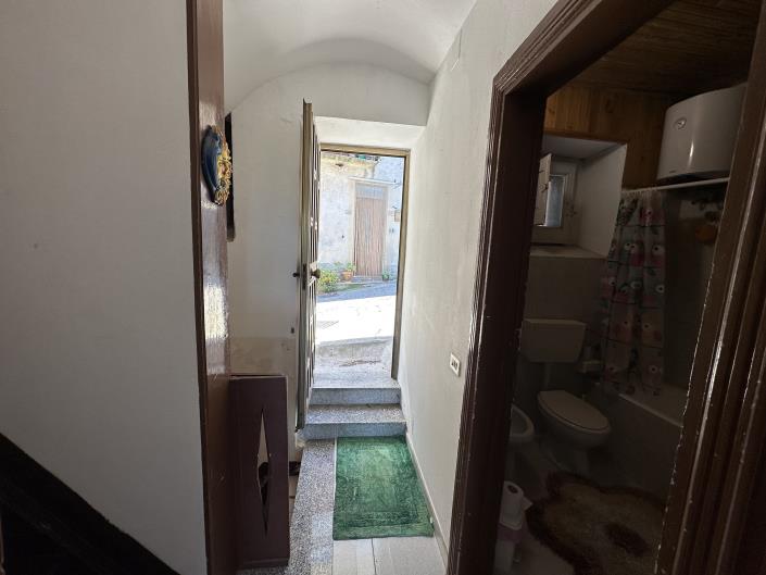 Image No.45-2 Bed Townhouse for sale